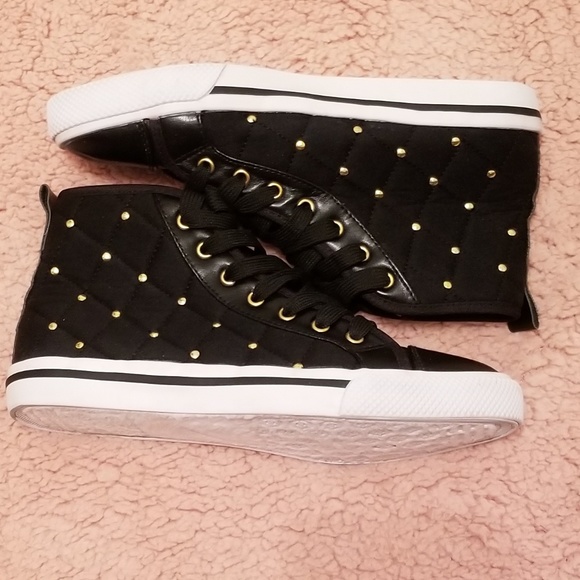 Trendy Steppers - Picture 3 of 6